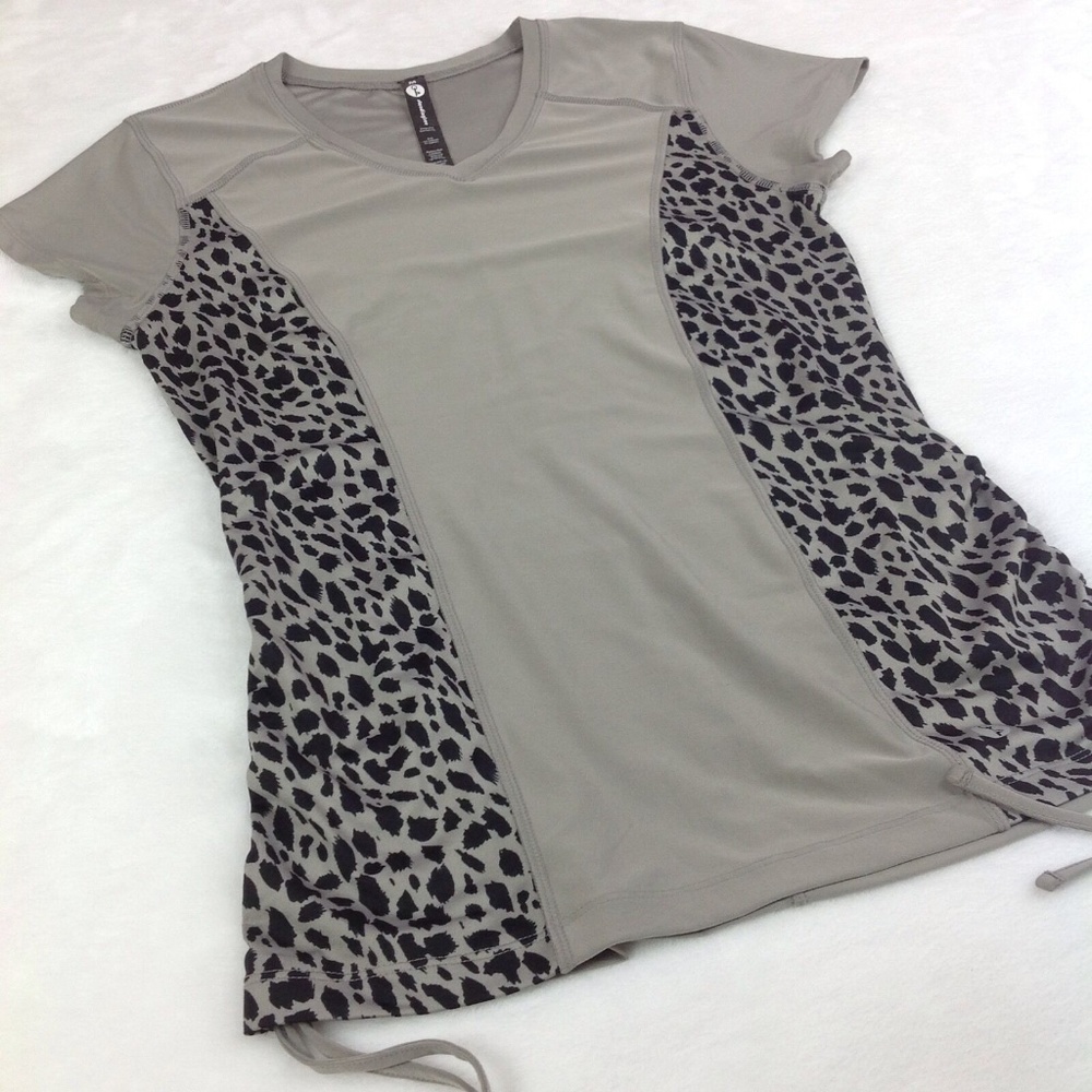 Standing Tree Athletic Top Size M Animal Print